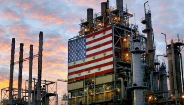 مخزونات النفط الأمريكية تنخفض واستجابة "صادمة" من أسعار الخام