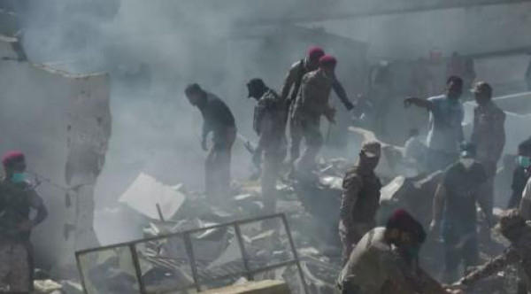 تفاصيل جديدة حول الطائرة الباكستانية المنكوبة