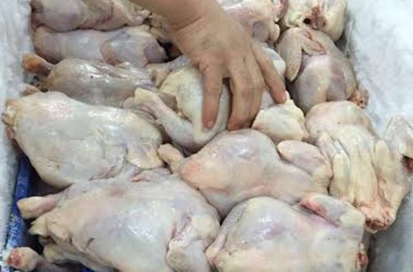 إغلاق مطعم شهير في مكة بسبب دجاج "غير صالح"