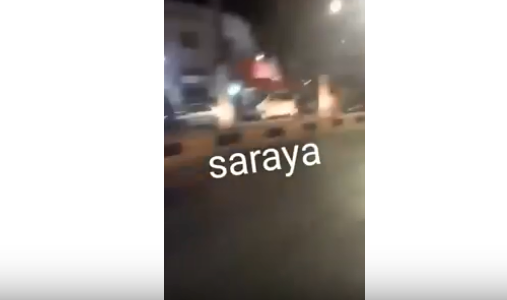 بالفيديو: طعن شخص وتحطيم مركبات أثر مشاجرة جماعية وسط مدينة اربد