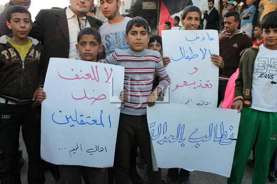 بالصور اهالي مخيم جرش يعتصمون احتجاجاً على تحويل "16" من ابنائهم لمحكمة أمن الدولة