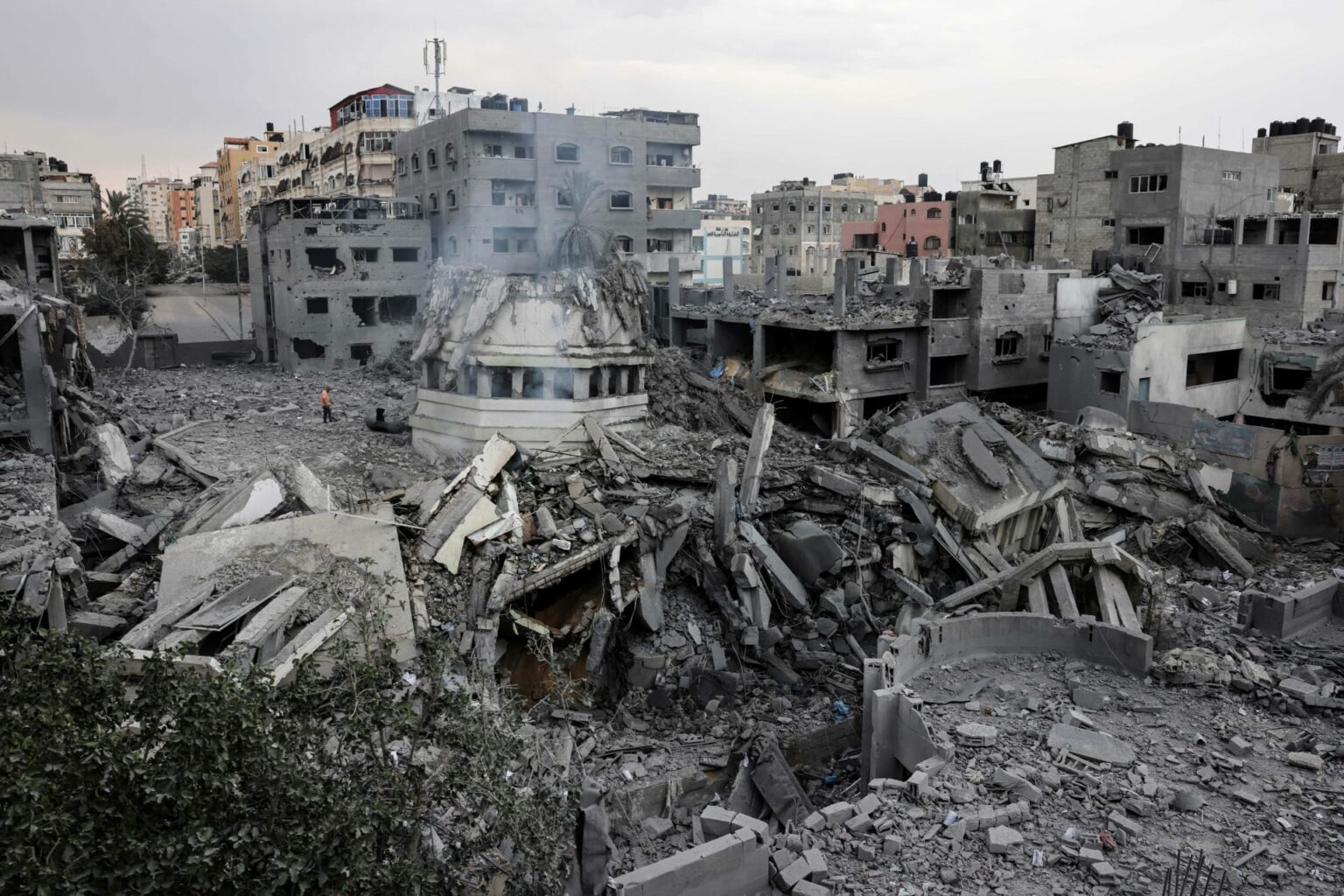 الإعلام الحكومي بغزة: الاحتلال يطبق تهديده بإعادة القطاع 50 سنة