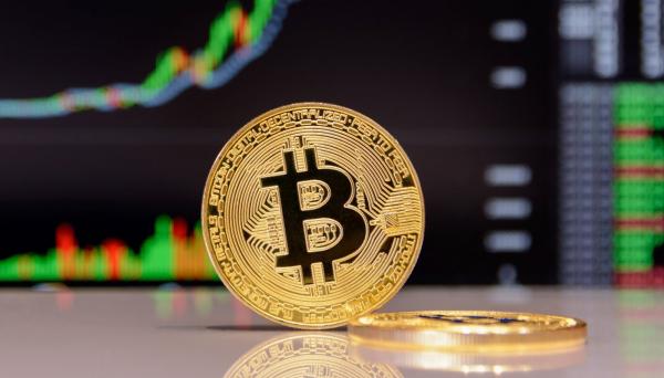 بتكوين تصعد 5.7% إلى 20045 دولارا
