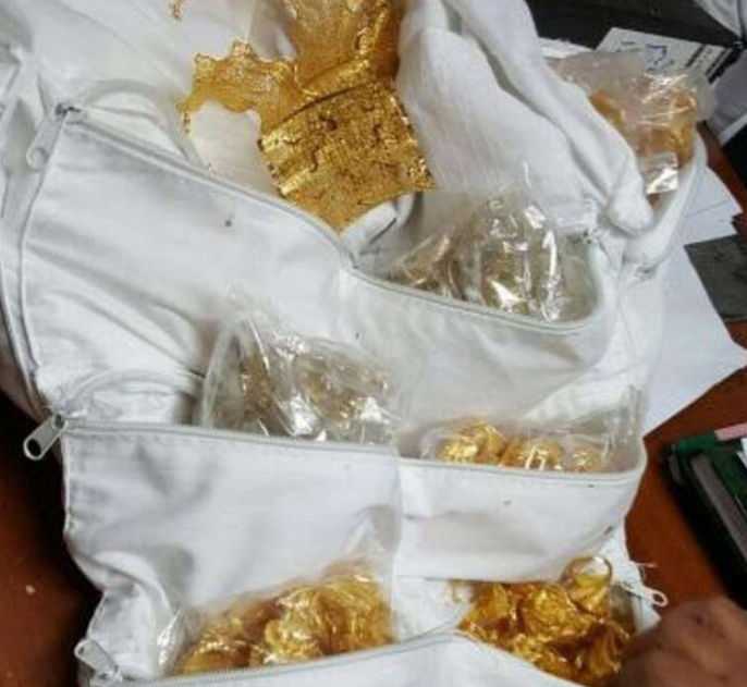 مصادر: "مهرّبة الذهب" في مطار جدة "طبيبة" سعودية قادمة من تركيا
