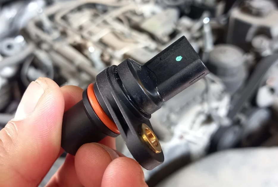 كل ما تحتاج معرفته عن حساس كرنك السيارة وأهميته