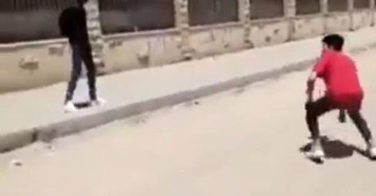 بالفيديو  ..  غضب في مصر  ..  فتى سوداني ضحية تنمر جديد  ..  مشاهد مؤلمة 