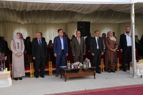 الدكتور تركي عبيدات يرعى حفل تخريج طلبة دورات الدبلوم التدريبي لمركز الاستشارات وخدمة المجتمع في الزيتونة