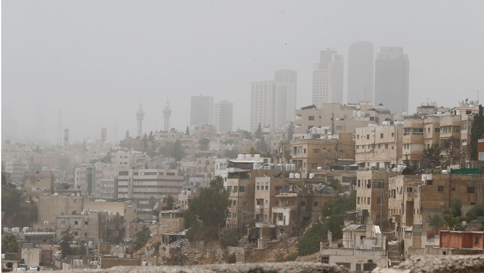 غبار كثيف ودعوات لمرضى الجهاز التنفسي للتعامل بحذر مع الطقس