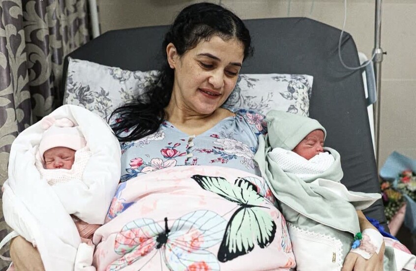من خلف القضبان إلى حضن الحياة ..  ولادة توأم من نطفة مهربة لأسير فلسطيني في سجون إسرائيل