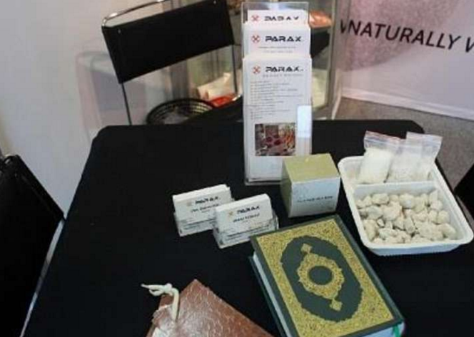 في دبي ..  أول مصحف بالعالم أوراقه من الأحجار