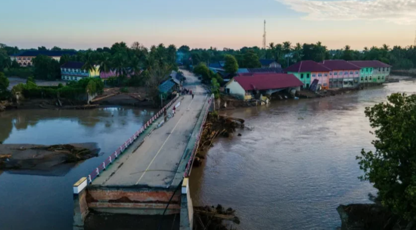 حصيلة فيضانات سريلانكا تتجاوز 600 قتيل وتحذير من انهيارات أرضية جديدة