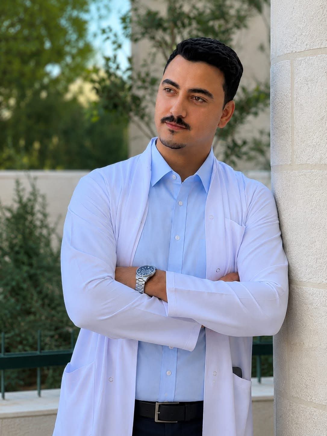 مبارك لأحمد تحسين الخطيب حصوله على بكالوريوس الصيدلة