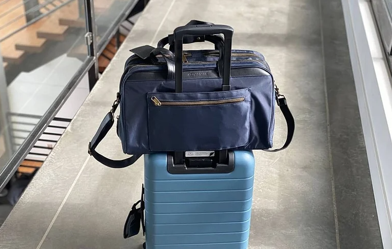 أسرار تجعل حمل حقيبتك أخف دون فقدان الضروريات