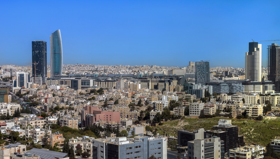 طقس حار نسبيًا في أغلب المناطق اليوم وانخفاض قليل على درجات الحرارة غدًا
