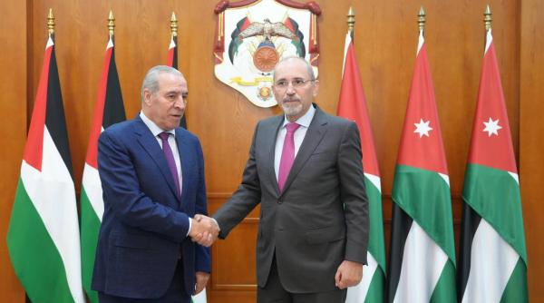 بحضور مدير المخابرات  ..  الصفدي يلتقي الشيخ لبحث تطورات المنطقة