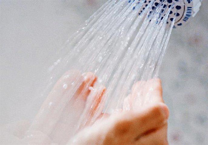 الاستحمام بالماء البارد ..  4 فوائد لجسدك ومزاجك