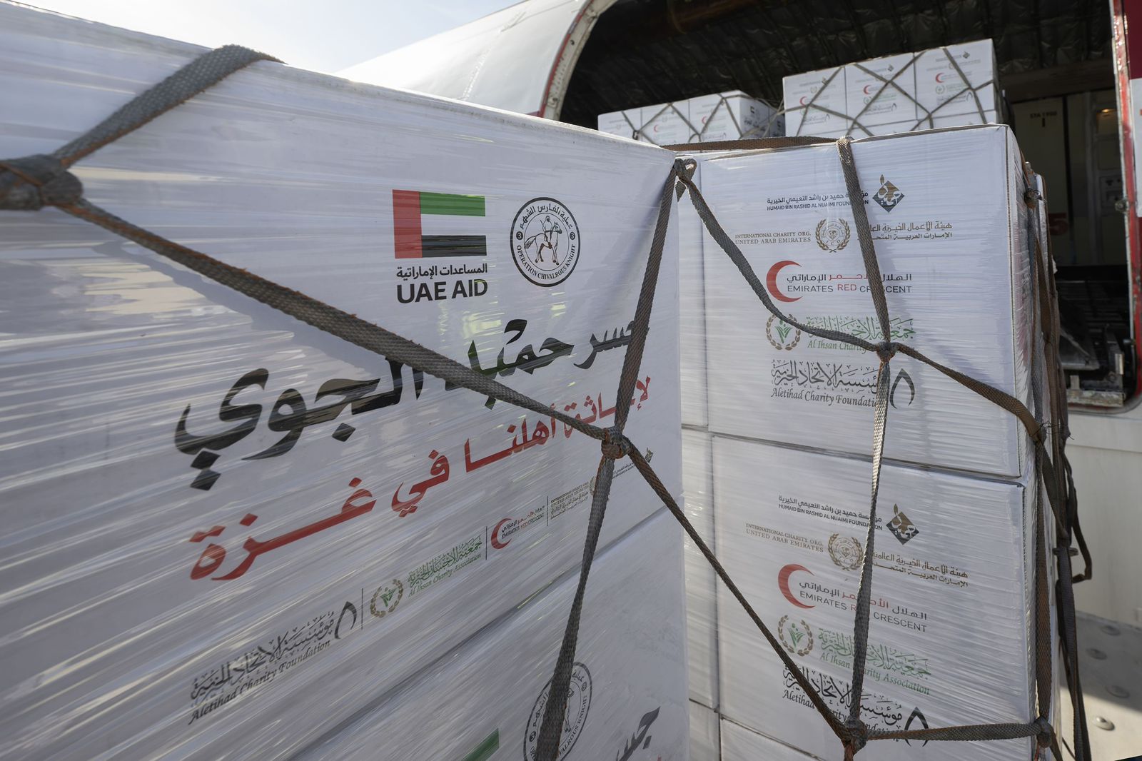 بدعم من وكالة الإمارات للمساعدات الدولية  ..  "جسر حميد الجوي" الإنساني يمدّ غزة بأمل متجدد عبر المساعدات العاجلة