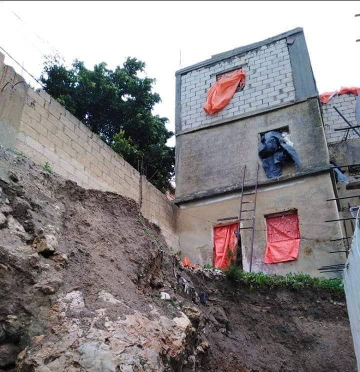 اخلاء منزل مكون من ثلاث طوابق آيل للسقوط في جرش