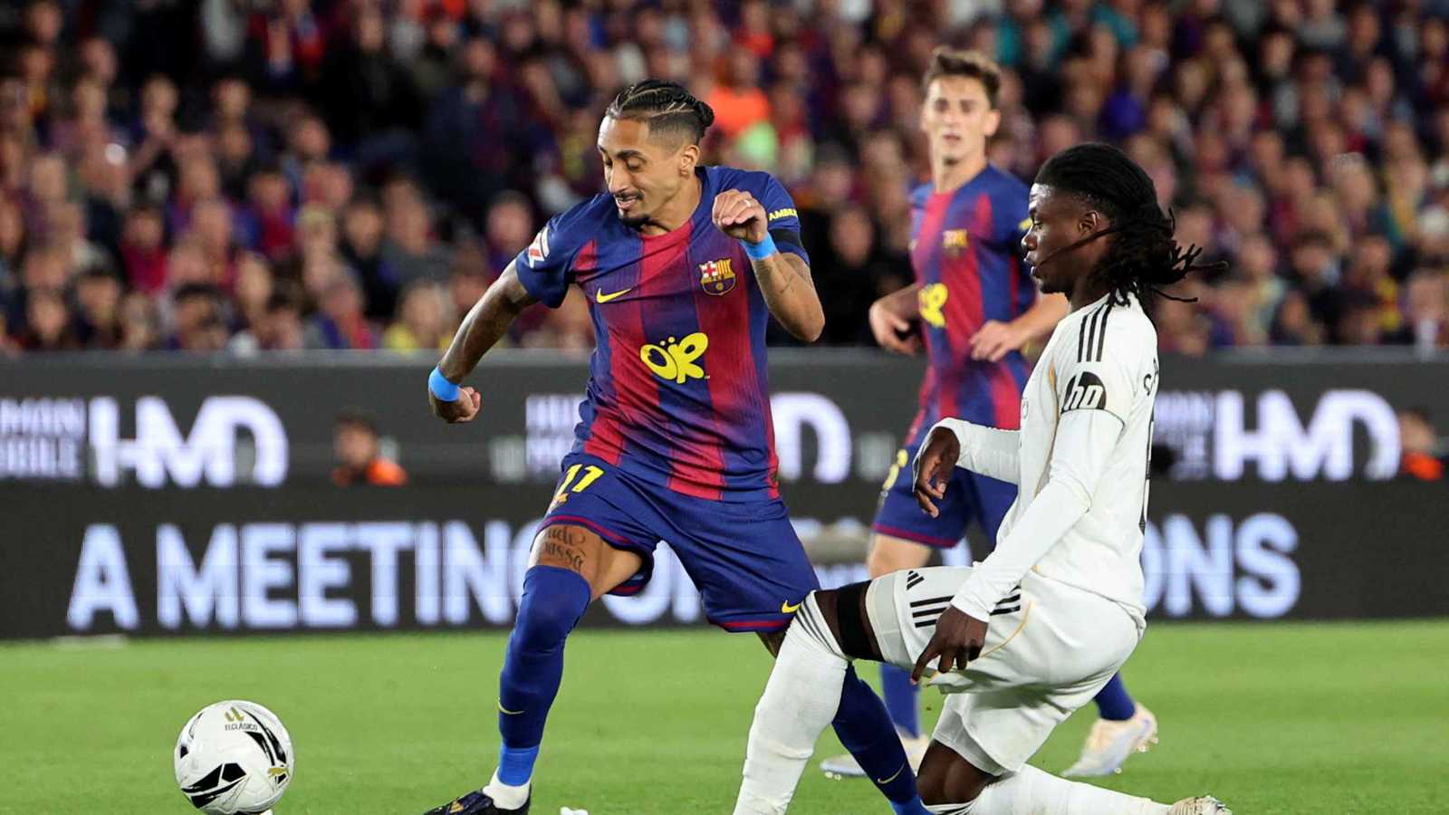 برشلونة يحسم الكلاسيكو ويتوج بلقب الدوري الإسباني