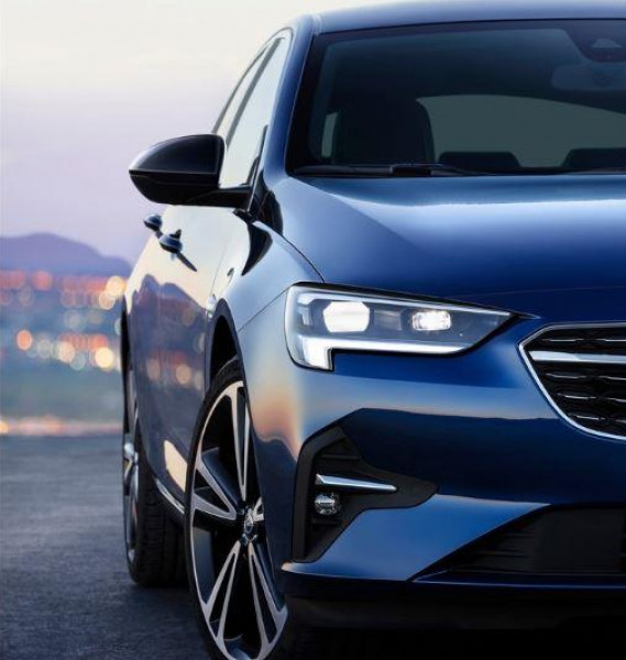 بتصميم مختلف وتجهيزات أكثر عصرية ..  "أوبل" تكشف النقاب عن أيقونتها Insignia الجديدة