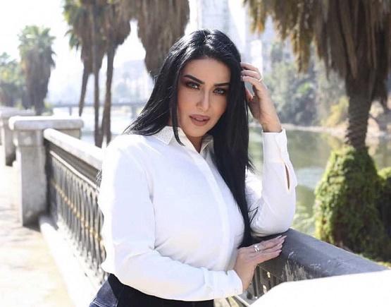 سمية الخشاب: أنا هادية ورايقة ومستمتعة بحياتي جدا