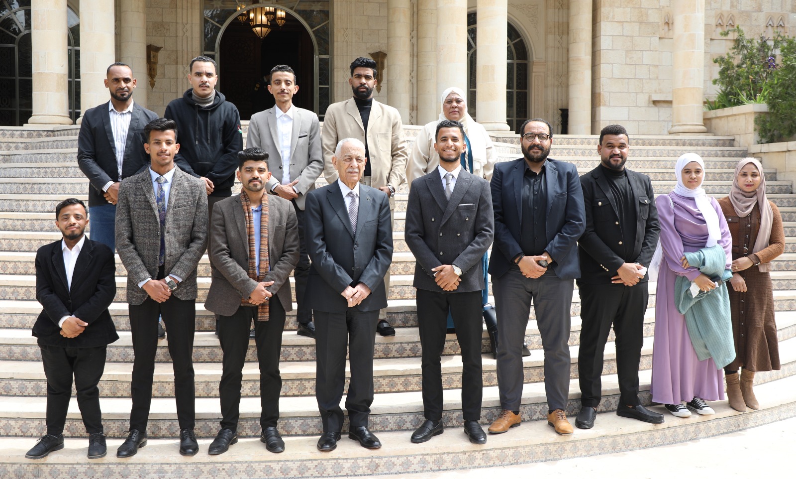 العيسوي يلتقي وفدًا شبابيًا من لواء الأغوار الجنوبية