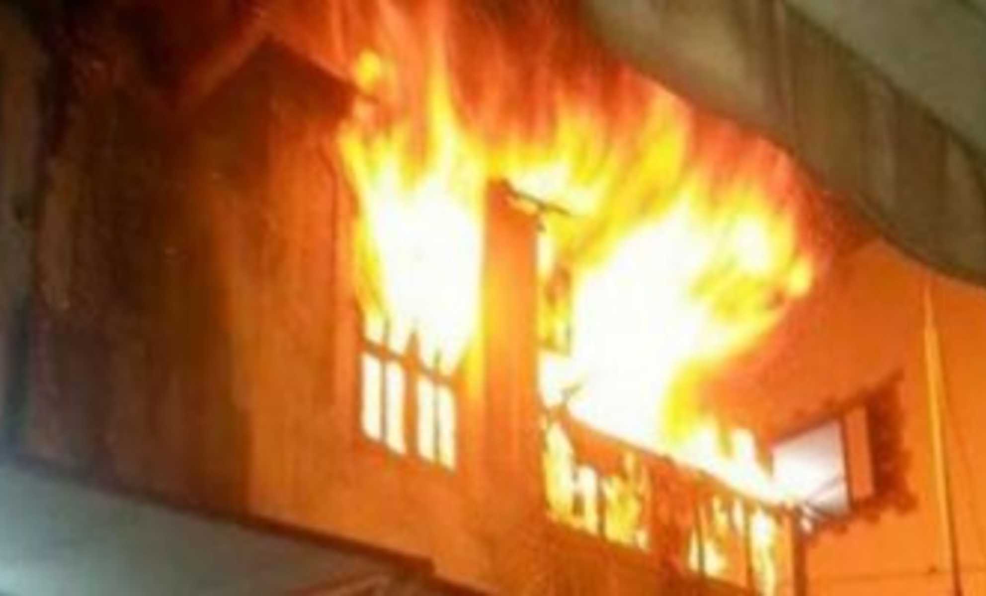 القبض على المتسبب بوفاة فتاة بحريق منزل في حي نزال