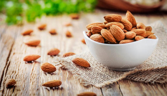 فوائد اللوز بكل أنواعه وما هي اضراره