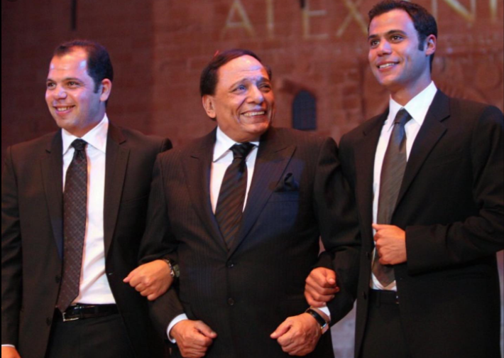  بعد سنوات من الابتعاد عن الأضواء ..  عادل إمام يبدأ في تسجيل مذكراته التلفزيونية ويكشف جانبًا جديدًا من حياته. 