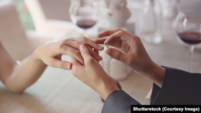 بالصور  ..  أجلت زواجها 18 عاما من أجل تحقيق هذا الحلم !