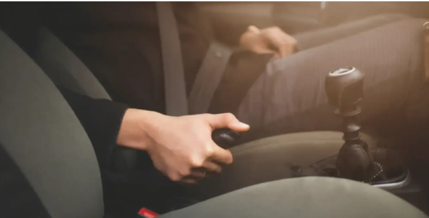 كل ما تريد معرفته عن الهاند بريك من أنواع ومشاكل ونصائح الاستخدام