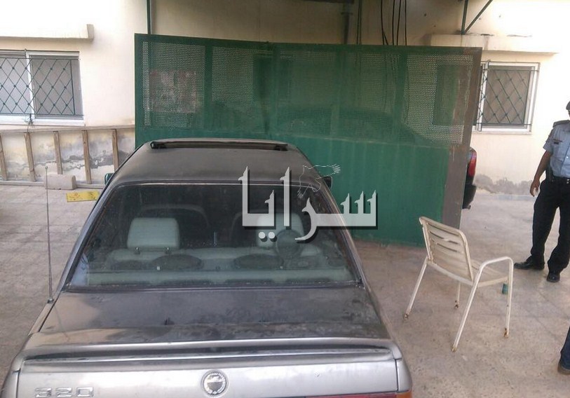 شاب يقتحم منزلاً أثناء "التفحيط" بسيارته ويهرب في الزرقاء