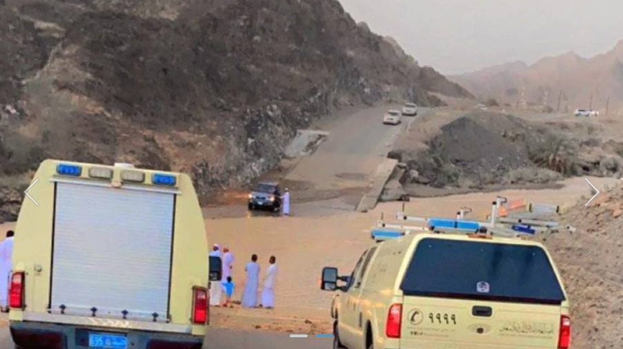 عمان  ..  وفاة مواطنتان في تصادم والبحث عن 3 جرفهم وادٍ