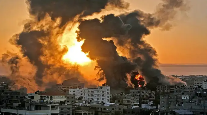 إذاعة الأقصى: استشهاد شقيق قائد القسام محمد الضيف وابنه وحفيدته