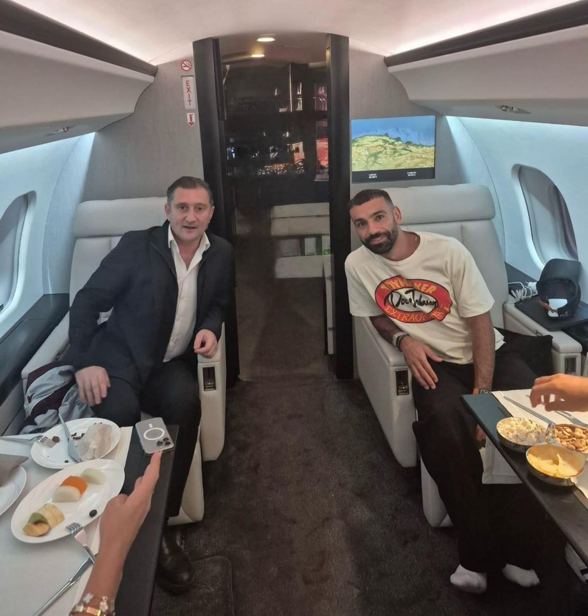 محمد صلاح يصل إنجلترا