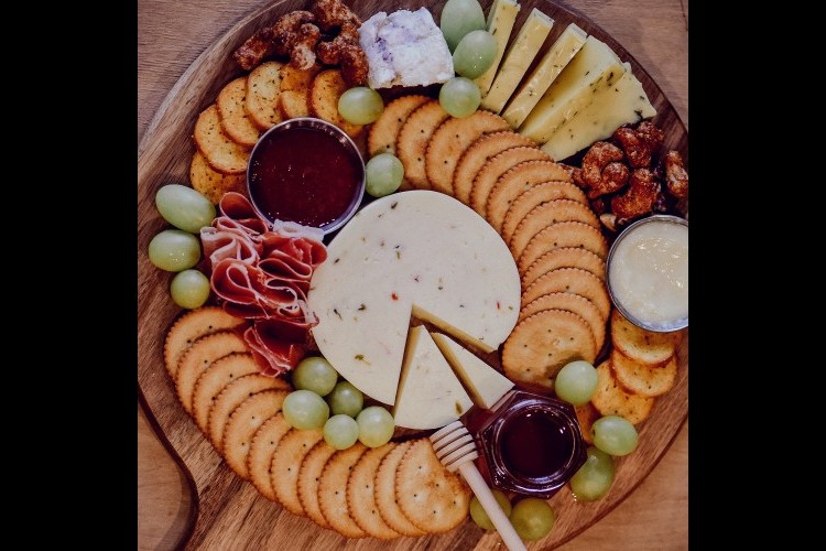 بلاتر أجبان مع المربى والفواكة