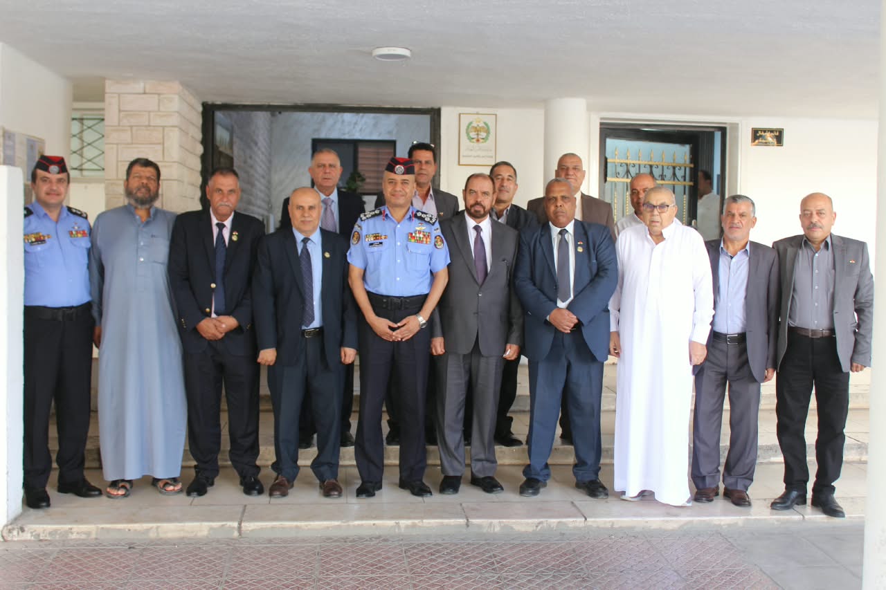 وفد من ملتقى متقاعدي جنوب شرق عمان العسكريين يزور مديرية الأمن العام
