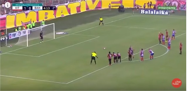 بالفيديو :طرد 9 لاعبين دفعة واحدة في مباراة بالدوري البرازيلي مشاجرة جماعية