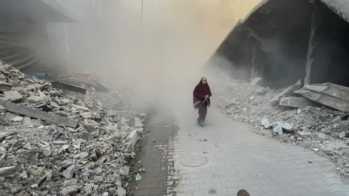 ماكرون يحذر: خطة احتلال مدينة غزة ستجر المنطقة لحرب دائمة