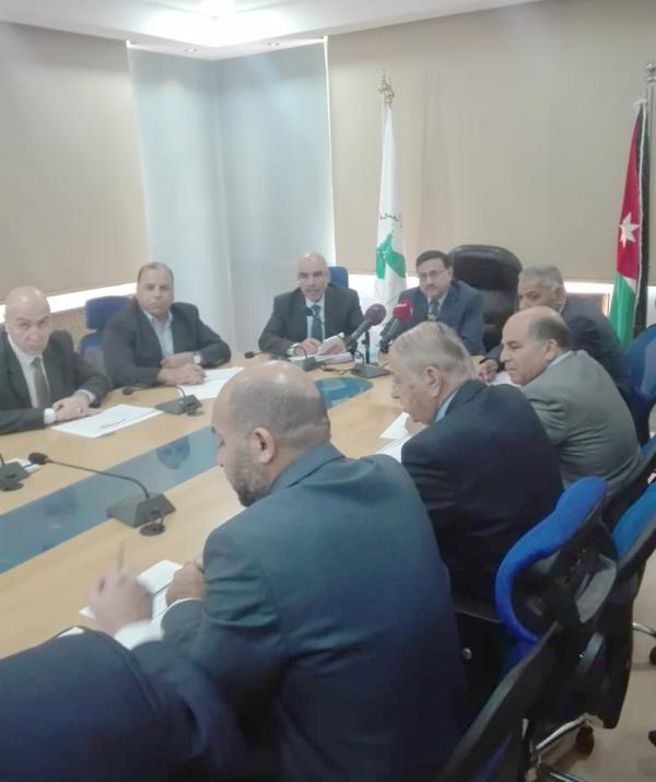 وزير المالية يلتقي في دائرة الأراضي الشركاء العقاريين