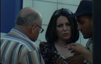 الكاميرا الخفيه ..  تبديل الخلوي مع المواطنين
