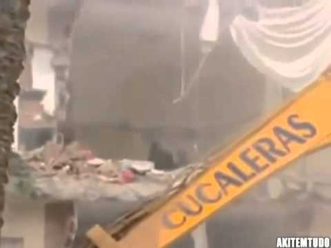 سقوط المبنى على الهواء مباشرة خلف المذيعة
