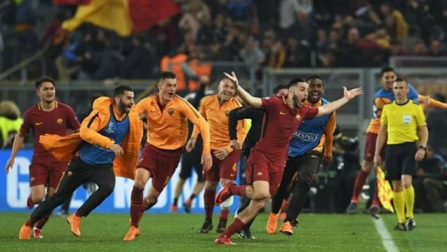 بالفيديو  ..  روما يصفع برشلونة بـ ريمونتادا جديدة !