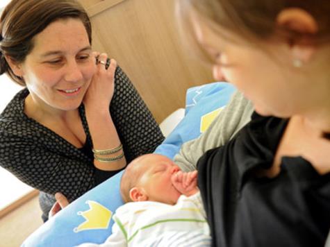 الرضاعة الطبيعية تقلل مخاطر إصابة الأمهات بداء السكري إلى النصف