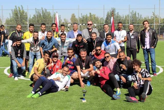 "الشرق لأوسط" تنظم بطولة كروية لطلبتها 