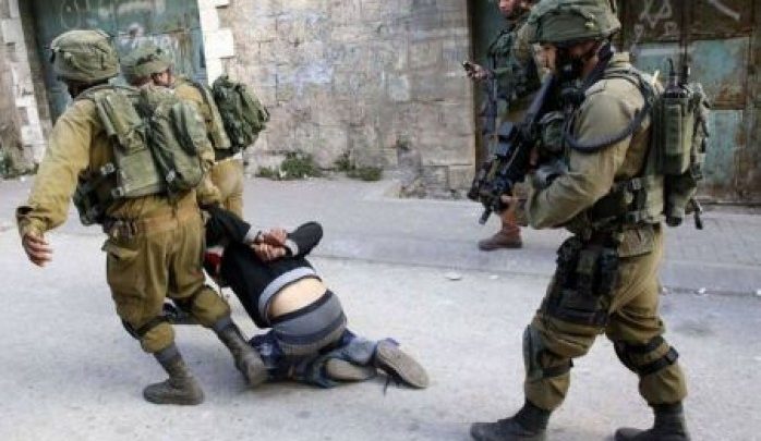 قوات الاحتلال تعتدي على الفلسطينيين بالضرب المبرح  بمدينة الخليل