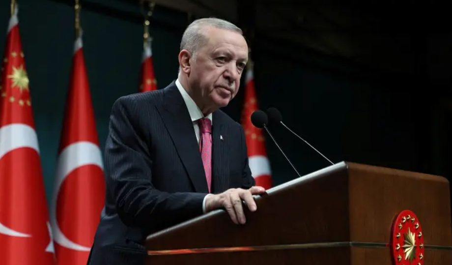 أردوغان لرئيس إيران: لا يمكن تبرير انتهاك طهران لمجالنا الجوي