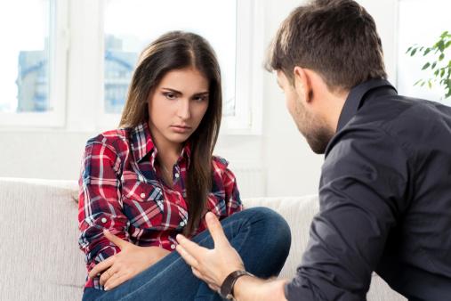 للرجل  .. علامات تخبرك بأنها غير سعيدة معك
