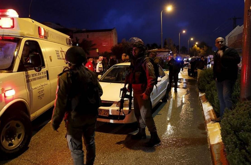 مستوطن يدهس شقيقتين بدراجة نارية بعد رفعهما للعلم الفلسطيني