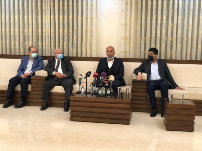 ممثلو قطاعات تجارية يطالبون بالغاء حظر الجمعة